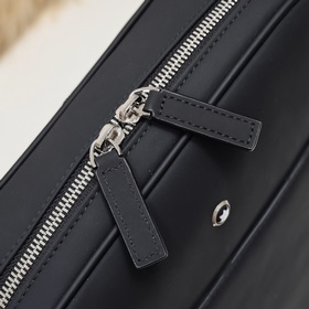 Montblanc - новейшая модель мужской сумки через плечо изготовлена