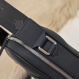 Montblanc - новейшая модель мужской сумки через плечо изготовлена