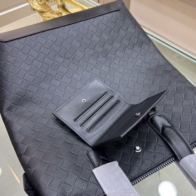 Новинка： новейшая вертикальная сумка Montblanc lnternational (Mon
