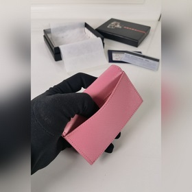Классический карточный чехол Prada, модель 1MC122, изготовлен из 