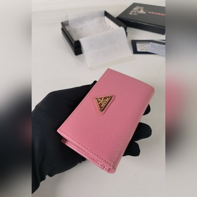 Классический карточный чехол Prada, модель 1MC122, изготовлен из 