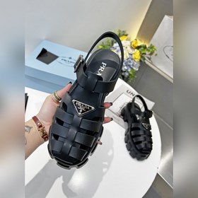 Очень популярные сандалии Prada 2024 из коллекции весна-лето с ри