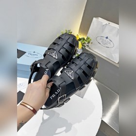 Очень популярные сандалии Prada 2024 из коллекции весна-лето с ри