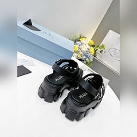 Очень популярные сандалии Prada 2024 из коллекции весна-лето с ри