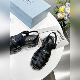 Prada 2024 весна-лето： сандалии на толстой резиновой подошве с ри