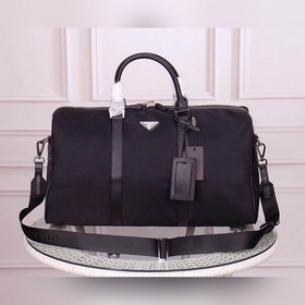PRADA - официальный сайт сумок для путешествий PRADA. Используетс