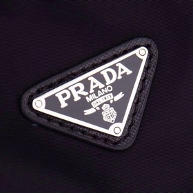 PRADA - официальный сайт сумок для путешествий PRADA. Используетс