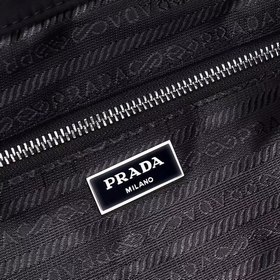 PRADA - новейшая модель дорожной сумки/сумки-портфеля от Prada, с