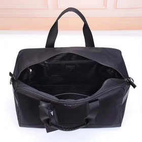 PRADA - новейшая модель дорожной сумки/сумки-портфеля от Prada, с