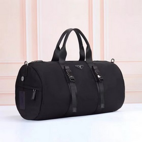 PRADA - новейшая модель дорожной сумки/сумки-портфеля от Prada, с