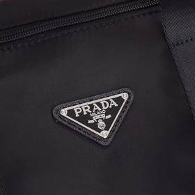 PRADA - новейшая модель дорожной сумки/сумки-портфеля от Prada, с