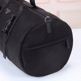 PRADA - новейшая модель дорожной сумки/сумки-портфеля от Prada, с