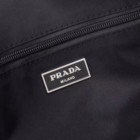 PRADA - новейшая модель дорожной сумки/сумки-портфеля от Prada, с