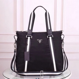 PRADA - официальный сайт Prada. Используется оригинальная импортн