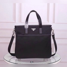 PRADA - официальный сайт Prada. Оригинальная водонепроницаемая тк