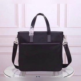 PRADA - официальный сайт Prada. Оригинальная водонепроницаемая тк