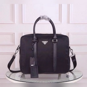 PRADA - официальный сайт Prada. Используется оригинальная импортн