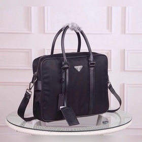 PRADA - официальный сайт Prada. Используется оригинальная импортн