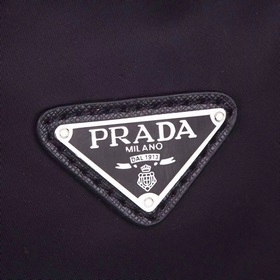 PRADA - официальный сайт Prada. Используется оригинальная импортн