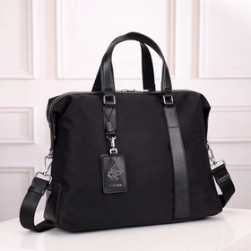 PRADA - официальный сайт Prada. Используется оригинальная импортн