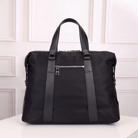 PRADA - официальный сайт Prada. Используется оригинальная импортн