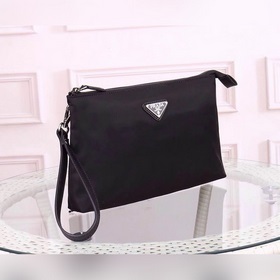 PRADA - официальный сайт сумок Prada. Изготовлены из оригинальног