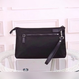 PRADA - официальный сайт сумок Prada. Изготовлены из оригинальног