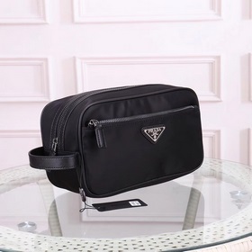 PRADA - официальный сайт сумок Prada. Изготовлены из оригинальног
