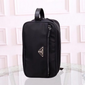 PRADA - официальный сайт сумок Prada. Изготовлены из оригинальног