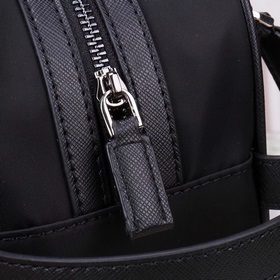 PRADA - официальный сайт сумок Prada. Изготовлены из оригинальног