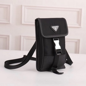 PRADA - новейшая модель чехла для мобильного телефона от Prada, с