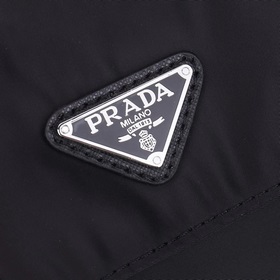 PRADA — новейшая версия сумки-почтальона от Prada, синхронизирова
