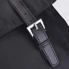 PRADA — новейшая версия сумки-почтальона от Prada, синхронизирова