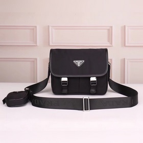 PRADA - официальный сайт сумок через плечо. Используется оригинал