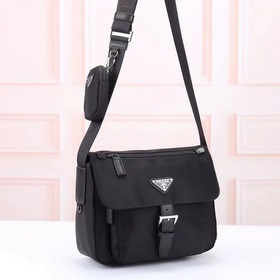 PRADA - новейшая модель сумки через плечо/сумки-бокс от Prada, си