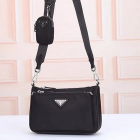 PRADA - официальный сайт сумки через плечо. Изготовлена из оригин