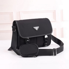 PRADA - официальный сайт сумок через плечо. Изготовлены из оригин