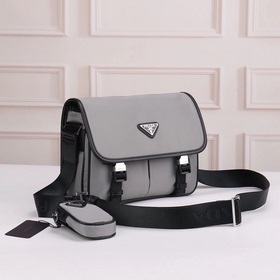 PRADA - официальный сайт сумок через плечо. Изготовлены из оригин