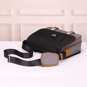 PRADA - официальный сайт сумки через плечо. Используется оригинал