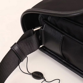 PRADA - официальный сайт сумок через плечо. Изготовлены из оригин