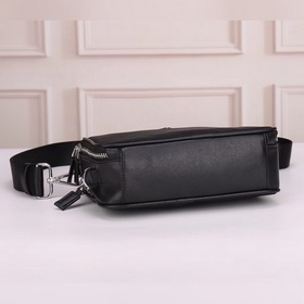 PRADA - новейшая сумка через плечо от Prada, синхронизированная с