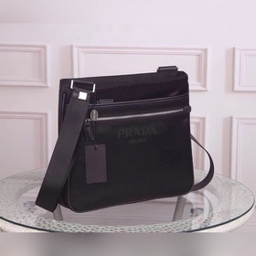 PRADA - официальный сайт сумок через плечо. Изготовлены из оригин
