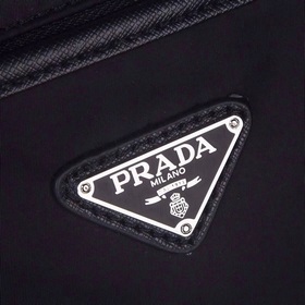 PRADA - официальный сайт сумок через плечо. Изготовлены из оригин