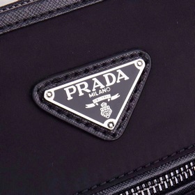 PRADA - официальный сайт сумок через плечо. Используется оригинал