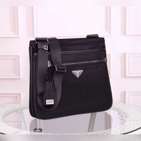 PRADA - официальный сайт сумок через плечо. Изготовлены из оригин