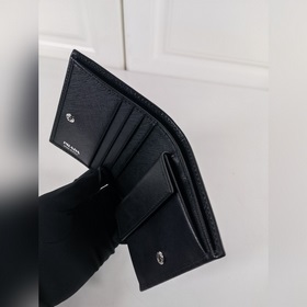 Дамский кожаный кошелек Prada, модель 1M0204, кожа с крестообразн