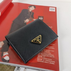 Дамский кожаный кошелек Prada, модель 1M0204, кожа с крестообразн