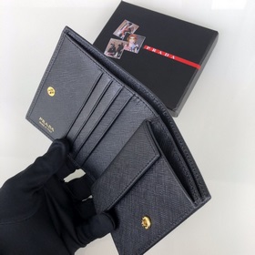 Дамский кожаный кошелек Prada, модель 1M0204, кожа с крестообразн