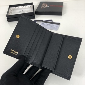 Женский кошелек Prada из серии с большими буквами одного цвета, ч