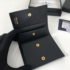 Женский кошелек Prada из серии с большими буквами одного цвета, ч